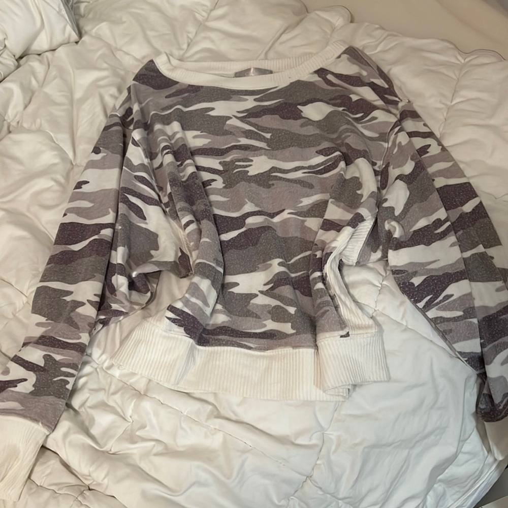 South - Camo Sweater